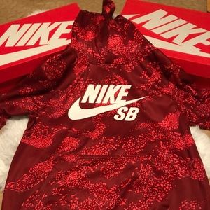 Big Boys Pullover Nike Dri Fit (L)12-13 Looks New